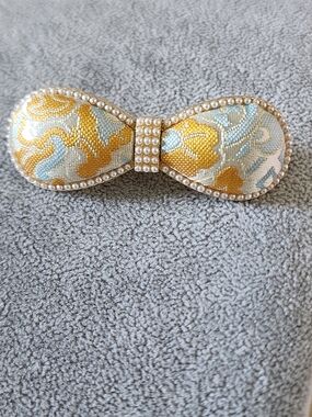 Pearl-Trim Fabric Bow Hair Clip in Gold and Light Blue